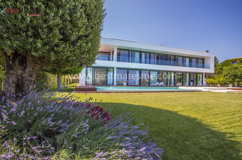 Clik en la imagen para ver casa en Sant Vicenç de Montalt Exclusiva casa de estilo moderno ubicada en una de las más prestigiosas urbanizaciones en Sant Vicenç de Montalt.