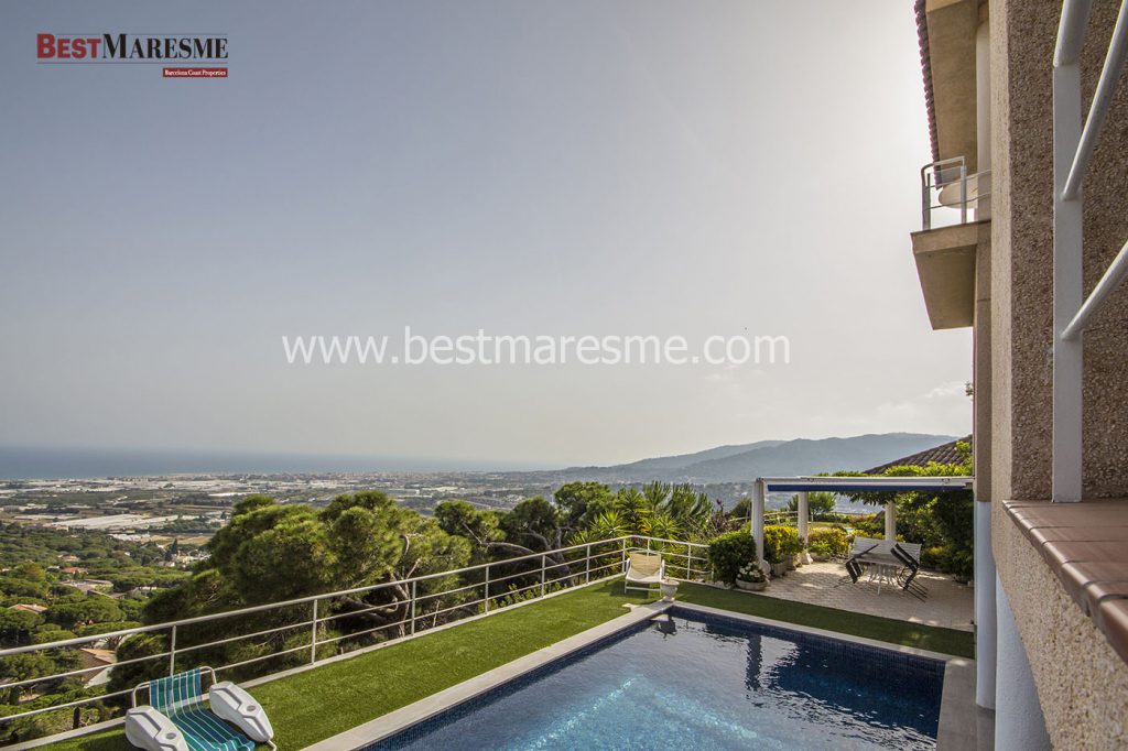 Panoramic views and tourist license in Cabrils – BestMaresme