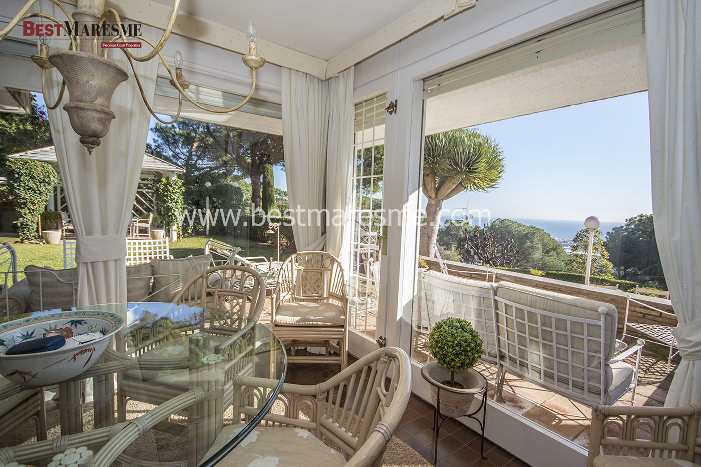 Comedor con vistas al mar