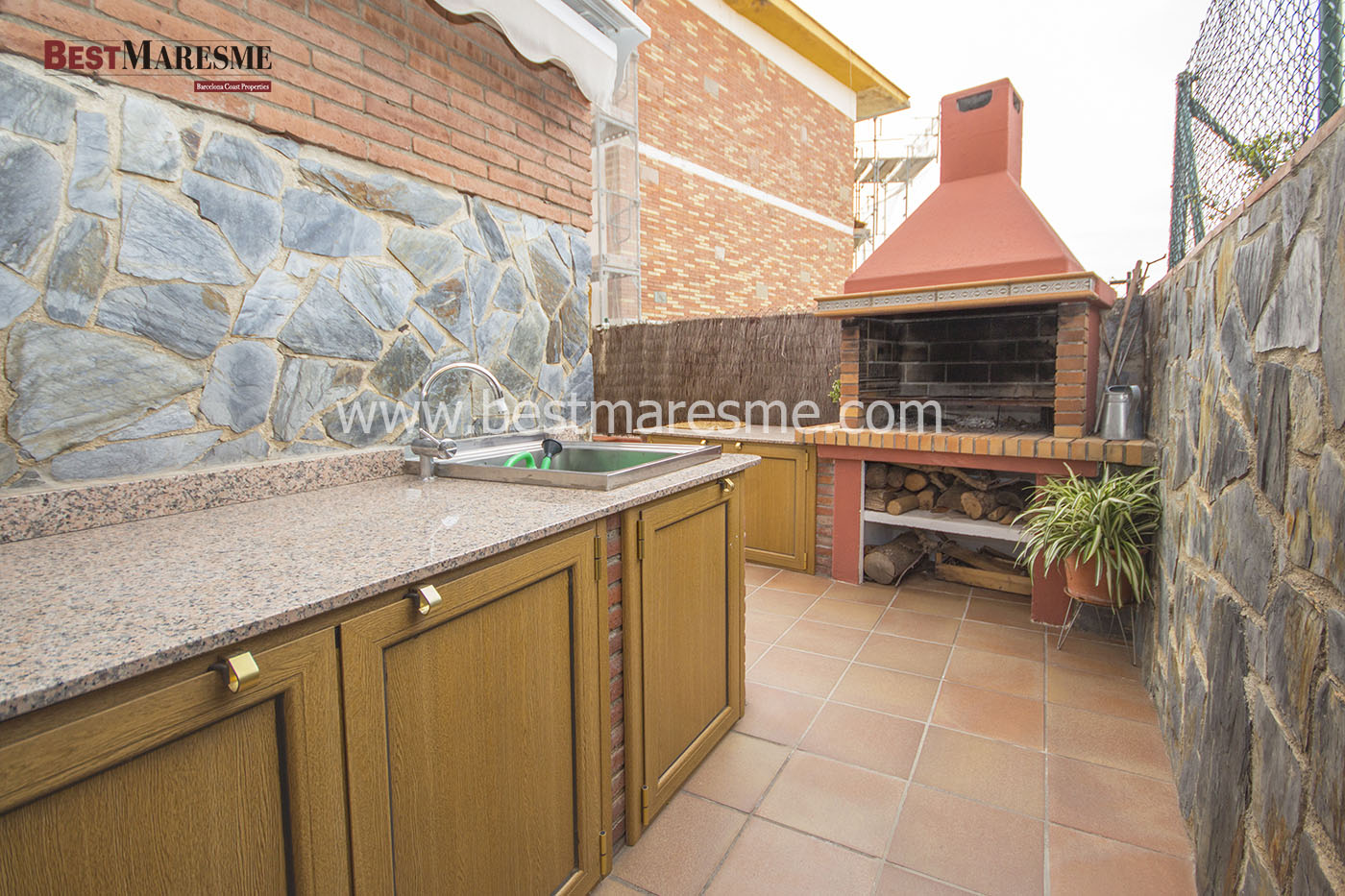 Zona de barbacoa con cocina