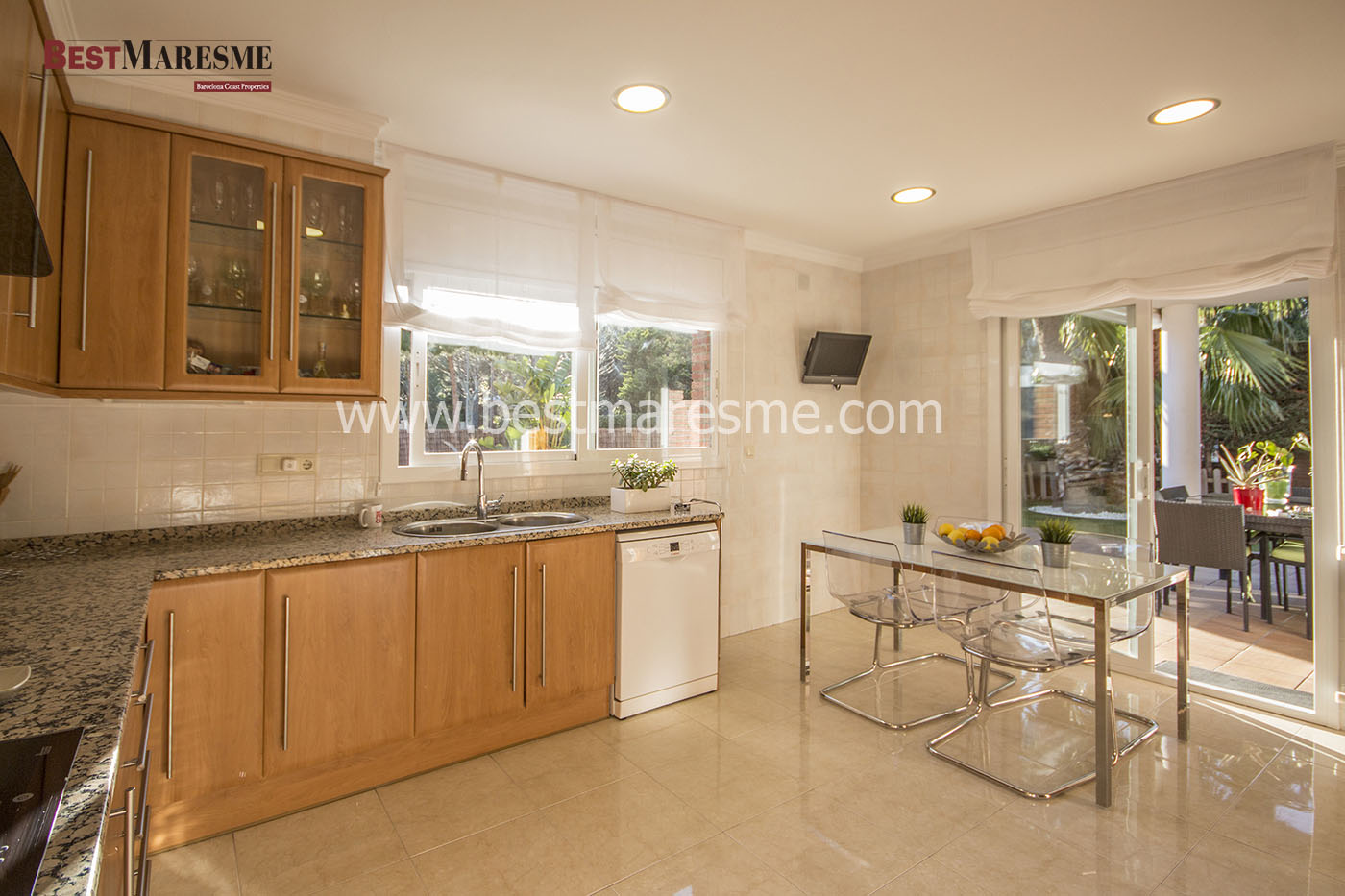 Casa en venta en Premia de Dalt Cocina office con salida exterior