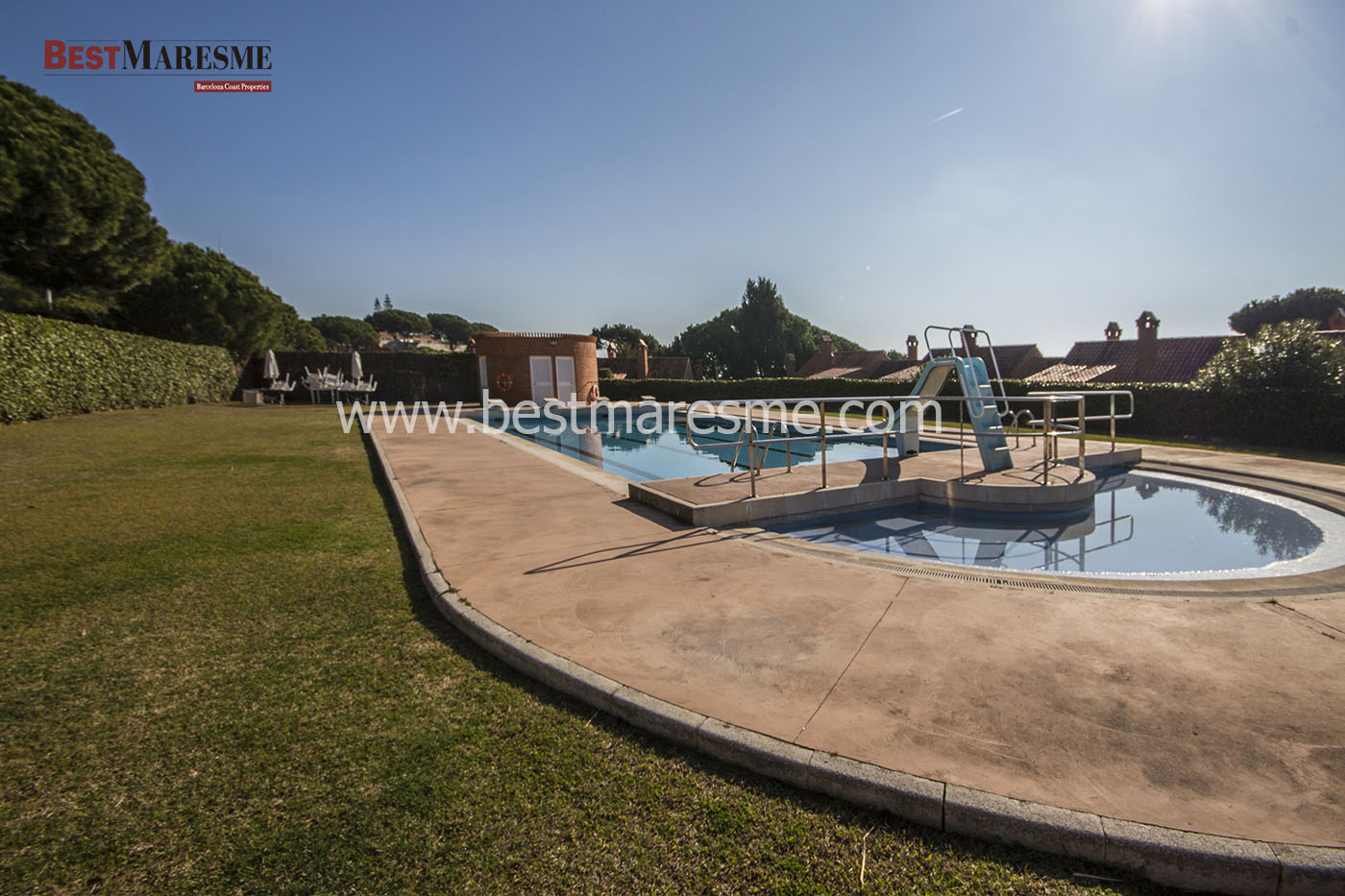 Gran Zona comunitaria con dos piscinas