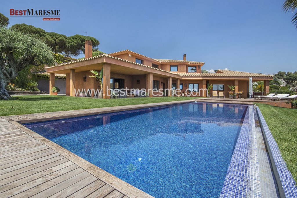 Preciosa casa de estilo mediterráneo a la venta en Mataró, en zona residencial