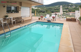 Luminosa y tranquila, con unas vistas preciosas y orientación excelente. Cabrils