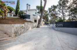 Preciosa finca con mucho encanto, íntegramente rehabilitada en pleno centro de Cabrera de Mar.