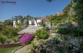 Casa en una sola planta con gran jardín y vistas al mar en Cabrils