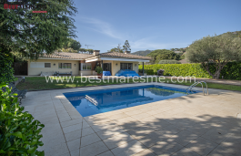 Magnífica casa en Cabrils en una sola planta, con jardín y piscina