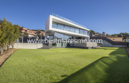 Great architectural masterpiece of more than 650 m2 built