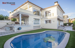 Fantastic house to move into with sea views in the best area of Premia de Dalt