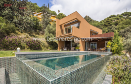 Mediterranean property for sale in Cabrera de Mar, next to the center and very private