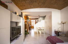 Rehabilitada conservando los elementos tradicionales. Precioso patio interior floreado para disfrutar de cenas en familia o amigos. Muy céntrica