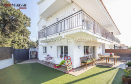 Impeccable house with 3 winds and with good interior equipment in Premia de Dalt.