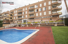 Unbeatable location, in the center, with services, public transport, schools and 10 minutes to the beach.