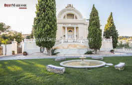 Spectacular neoclassical villa, built in 1850 and completely renovated