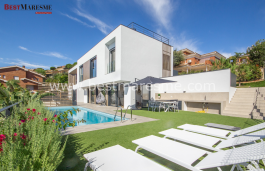 Impresionante propiedad de obra nueva y diseño moderno en Teià con panorámicas vistas al mar, en urbanización privada con vigilancia las 24 horas