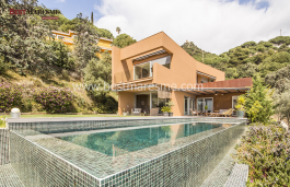 Mediterranean property for sale in Cabrera de Mar, next to the center and very private