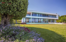 Maison exclusive de style moderne, située dans l'une des urbanisations les plus prestigieuses de Sant Vicenç de Montalt