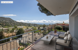 Exclusiva casa reformada con piscina, jardín, espectaculares vistas al Mediterráneo y total privacidad en Cabrils