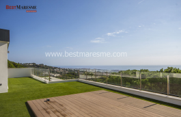 Luxury property, current design and perfect distribution, located in the best area of Premià de Dalt, five minutes’ walk from the town center.