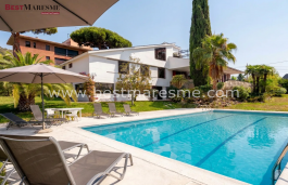 À Mas Ram, sur une magnifique parcelle de 2 364 m²