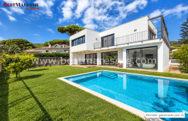 Contemporary Villa with Swimming Pool and Sea Views