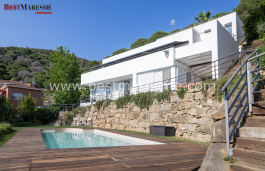 Espectacular casa independiente reformada con piscina, jacuzzi, sauna y amplios espacios exteriores en Cabrils