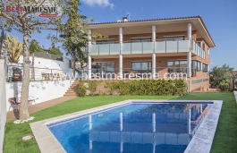 Practical and comfortable house for sale with wonderful sea views near the center of Premià de Dalt (Barcelona)