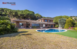 Casa en venta de diseño contemporáneo en Cabrils con panorámicas vistas al mar!
