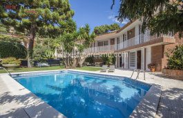 Exclusiva casa de lujo unifamiliar en venta en Cabrils, con unas bonitas vistas al mar Mediterráneo. 