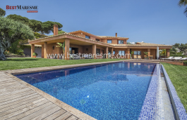 Luxe, tranquil·litat i molta privacitat a Mataró en una parcel.la de 3.000 m2 amb magnífiques vistes a la mar