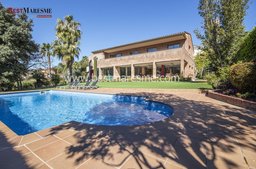  Con una inmejorable situación, en urbanización con vigilancia privada las 24 horas del día