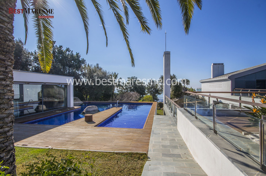 Espaciosa y elegante casa en parcela doble con vistas espectaculares y ubicada en Supermaresme