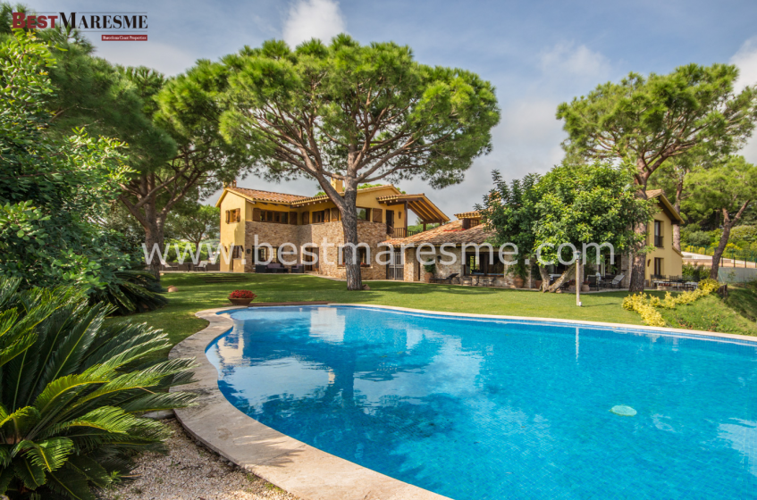 Fantástica casa en venta en el corazón del prestigioso pueblo de Sant Andreu de Llavaneres, vistas mar