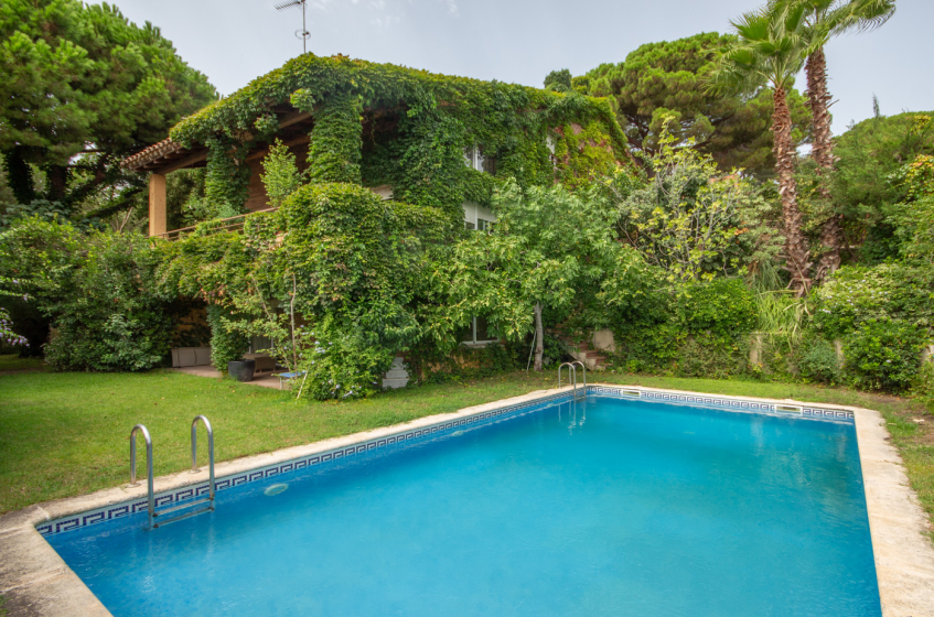 Con vistas despejadas y rodeada de naturaleza