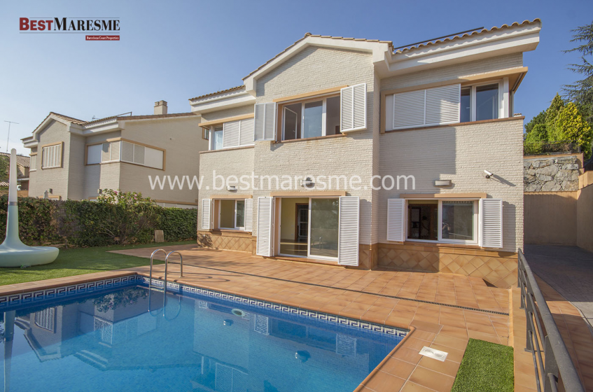 Casa de estilo clásico en venta con inmejorable situación en Vilassar de Dalt.