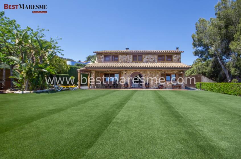 ¡Excelente situación en la población de Argentona, cerca de todos los servicios y con excelentes vistas al mar!